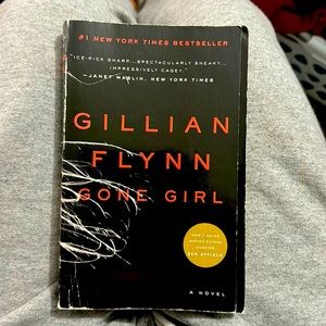 Gone Girl by Gillian Flynn book